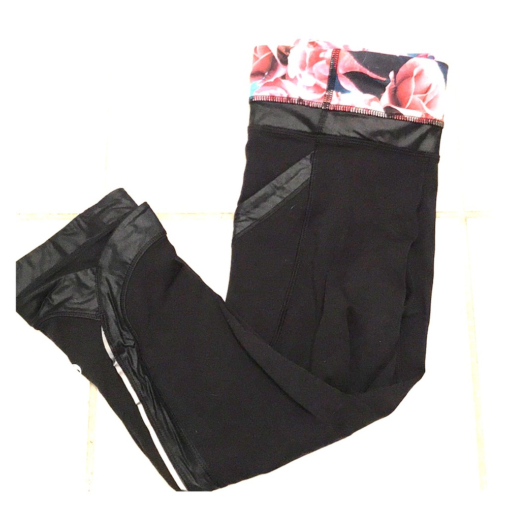 Lululemon CROP pants. Size small.